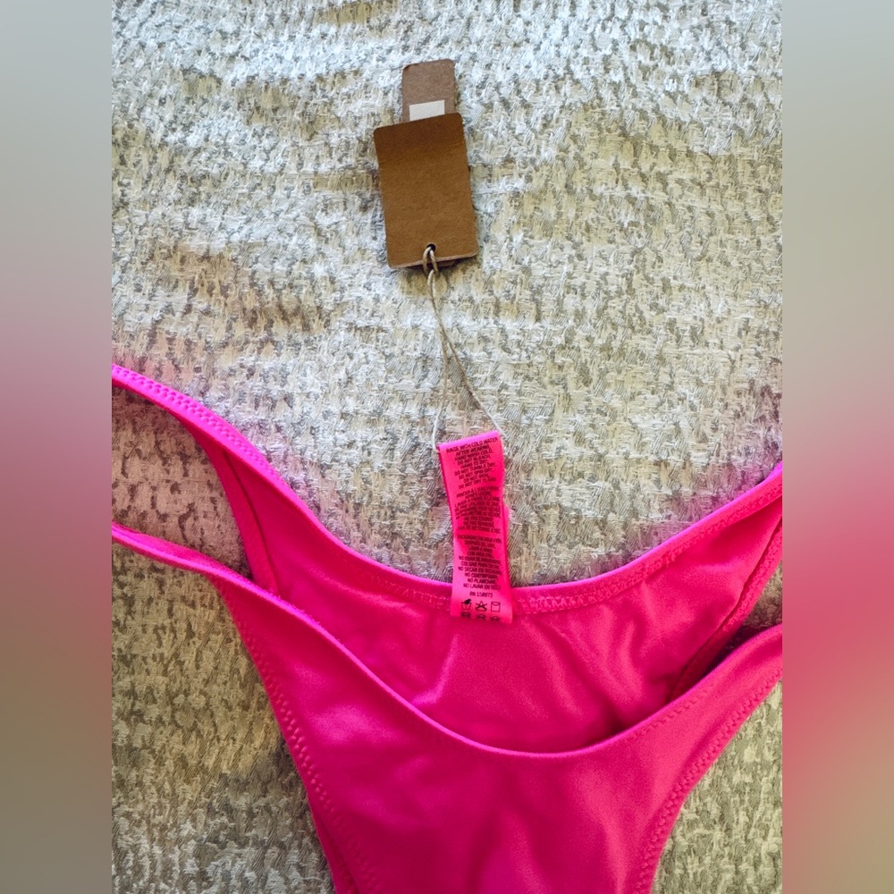 NWT Skims hot pink tanga bikini bottom size medium - Picture 3 of 6